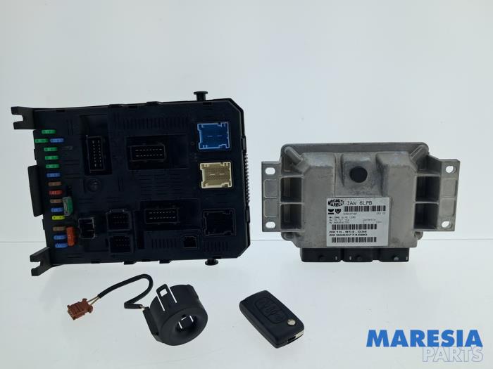 Computer Motormanagement Peugeot 307 CC (3B), 2003 / 2009 2.0 16V, Cabrio, Benzine, 1.998cc, 103kW (140pk), FWD, EW10A; RFJ, 2004-12 / 2009-04, 3BRFJ (Gebruikt)