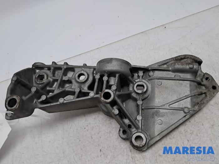 Gebruikte Dynamosteun boven Renault Kangoo Express (FW) 1.5 dCi 75 FAP Prijs € 30,25 Inclusief btw aangeboden door Maresia Parts