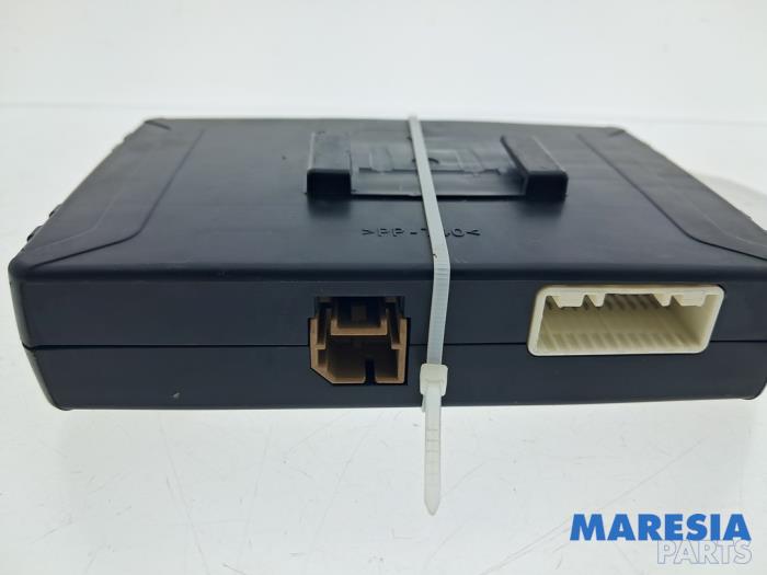 Gebruikte Module Telefoon Renault Captur I (2R) 1.2 TCE 16V EDC Prijs € 35,00 Margeregeling aangeboden door Maresia Parts