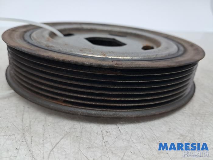 Gebruikte Krukas Poelie Renault Trafic (1FL/2FL/3FL/4FL) 1.6 dCi 95 Prijs € 36,29 Inclusief btw aangeboden door Maresia Parts