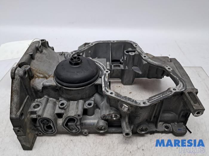 Gebruikte Carterpan Renault Captur I (2R) 1.2 TCE 16V EDC Prijs € 49,00 Margeregeling aangeboden door Maresia Parts
