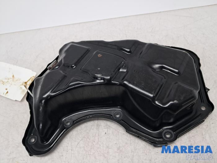 Carterpan van een Renault Captur I (2R) 1.2 TCE 16V EDC 2015