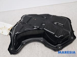 Carterpan van een Renault Captur I (2R) 1.2 TCE 16V EDC 2015