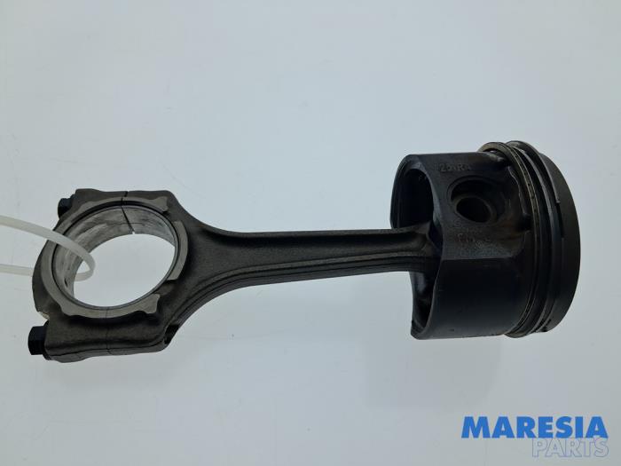 Gebruikte Drijfstang Fiat 500 (312) 1.2 Prijs € 39,99 Margeregeling aangeboden door Maresia Parts