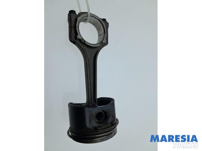 Gebruikte Drijfstang Fiat 500 (312) 1.2 Prijs € 39,99 Margeregeling aangeboden door Maresia Parts