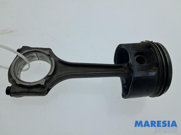 Gebruikte Drijfstang Fiat 500 (312) 1.2 Prijs € 39,99 Margeregeling aangeboden door Maresia Parts