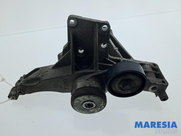 Gebruikte Dynamosteun boven Fiat 500 (312) 1.2 Prijs € 49,95 Margeregeling aangeboden door Maresia Parts