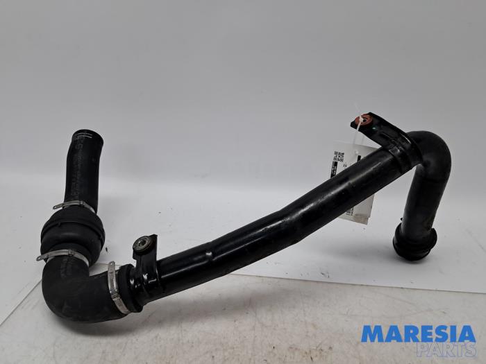 Gebruikte Intercooler Slang Opel Movano 2.2 D 140 Prijs € 157,30 Inclusief btw aangeboden door Maresia Parts
