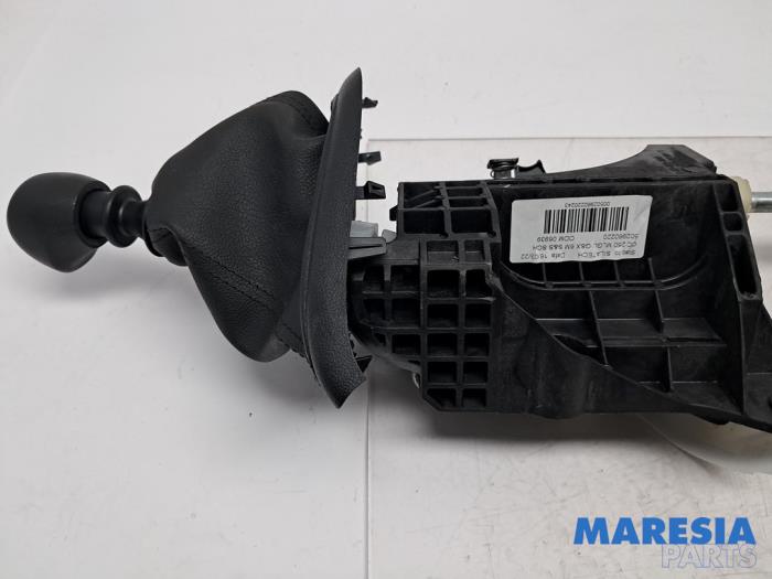 Gebruikte Versnellingspook Opel Movano 2.2 D 140 Prijs € 163,34 Inclusief btw aangeboden door Maresia Parts