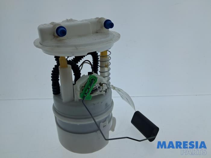 Gebruikte Tank element Pomp Renault Clio IV Estate/Grandtour (7R) 0.9 Energy TCE 90 12V Prijs € 24,99 Margeregeling aangeboden door Maresia Parts