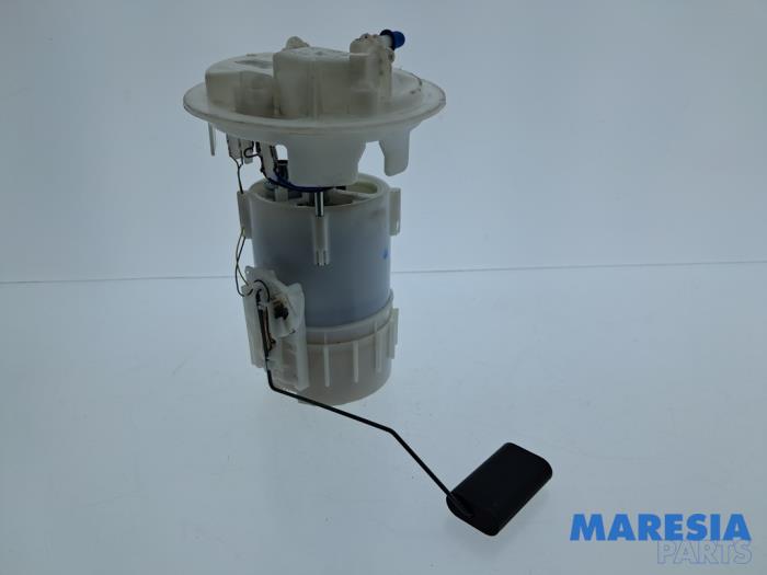Gebruikte Tank element Pomp Peugeot 208 I (CA/CC/CK/CL) 1.0 Vti 12V PureTech Prijs € 25,00 Margeregeling aangeboden door Maresia Parts