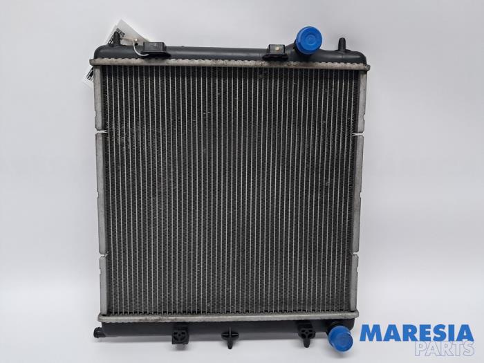 Gebruikte Radiateur Peugeot 208 I (CA/CC/CK/CL) 1.0 Vti 12V PureTech Prijs € 35,00 Margeregeling aangeboden door Maresia Parts