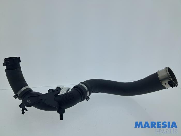 Gebruikte Intercooler Buis Renault Captur I (2R) 1.2 TCE 16V EDC Prijs € 40,00 Margeregeling aangeboden door Maresia Parts