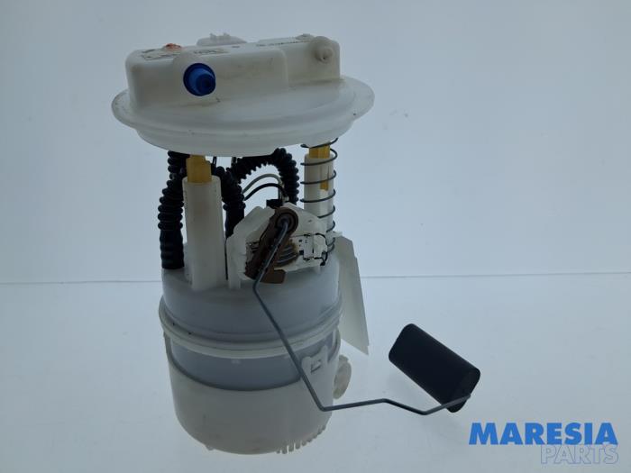 Gebruikte Brandstofpomp Elektrisch Renault Captur I (2R) 1.2 TCE 16V EDC Prijs € 55,00 Margeregeling aangeboden door Maresia Parts