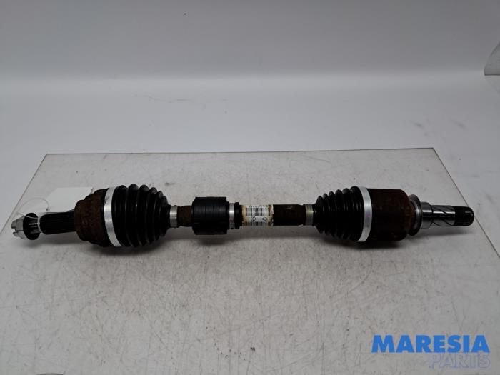 Gebruikte Aandrijfas links-voor Renault Megane IV (RFBB) 1.6 GT Energy TCe 205 EDC Prijs € 89,99 Margeregeling aangeboden door Maresia Parts