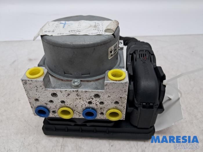 Gebruikte ABS Pomp Renault Megane IV (RFBB) 1.6 GT Energy TCe 205 EDC Prijs € 199,99 Margeregeling aangeboden door Maresia Parts