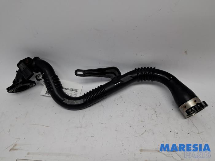 Gebruikte Intercooler Buis Renault Clio IV Estate/Grandtour (7R) 0.9 Energy TCE 90 12V Prijs € 29,98 Margeregeling aangeboden door Maresia Parts