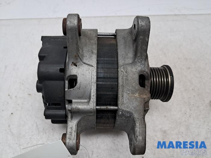Gebruikte Dynamo Renault Clio IV Estate/Grandtour (7R) 0.9 Energy TCE 90 12V Prijs € 70,00 Margeregeling aangeboden door Maresia Parts