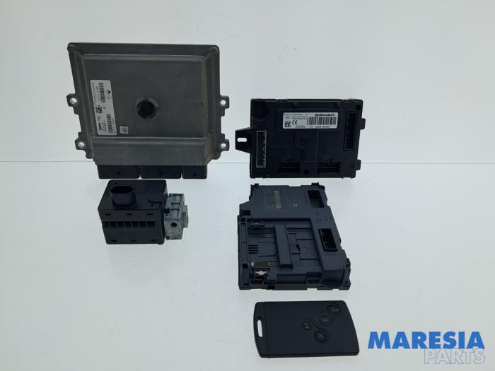 Gebruikte Computer Motormanagement Renault Clio IV Estate/Grandtour (7R) 0.9 Energy TCE 12V Prijs € 275,00 Margeregeling aangeboden door Maresia Parts