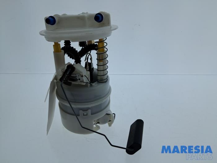 Gebruikte Tank element Pomp Renault Clio IV Estate/Grandtour (7R) 0.9 Energy TCE 12V Prijs € 24,99 Margeregeling aangeboden door Maresia Parts