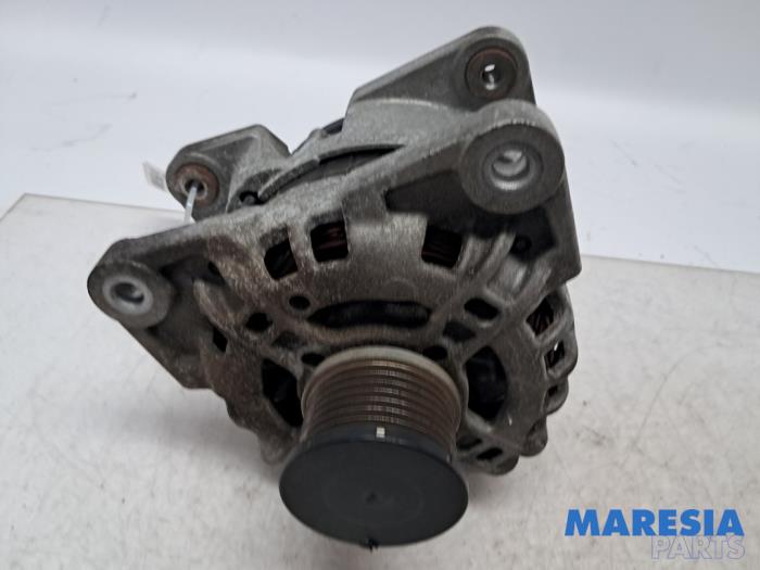 Gebruikte Dynamo Renault Clio IV Estate/Grandtour (7R) 0.9 Energy TCE 12V Prijs € 70,00 Margeregeling aangeboden door Maresia Parts