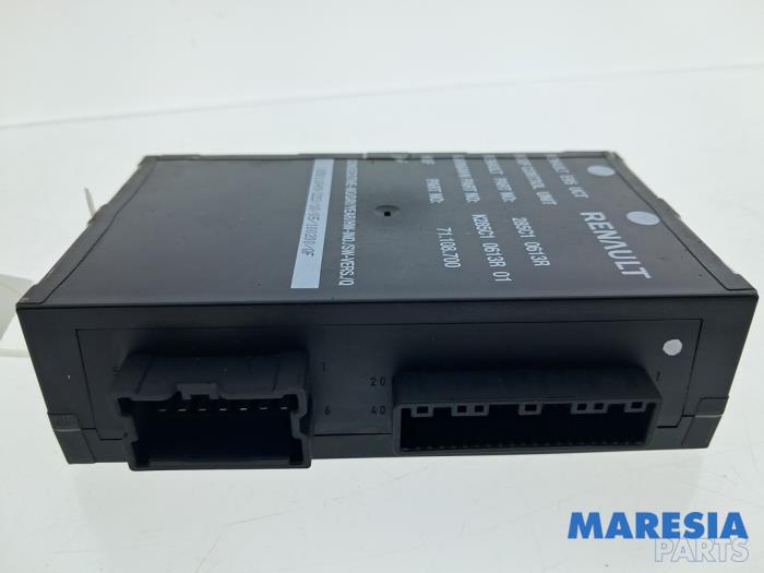 Gebruikte Cabriokap computer Renault Megane III CC (EZ) 1.4 16V TCe 130 Prijs € 99,99 Margeregeling aangeboden door Maresia Parts