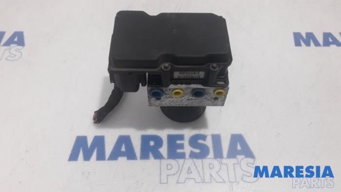 Gebruikte ABS Pomp Renault Trafic New (FL) 2.0 dCi 16V 115 Prijs € 181,50 Inclusief btw aangeboden door Maresia Parts
