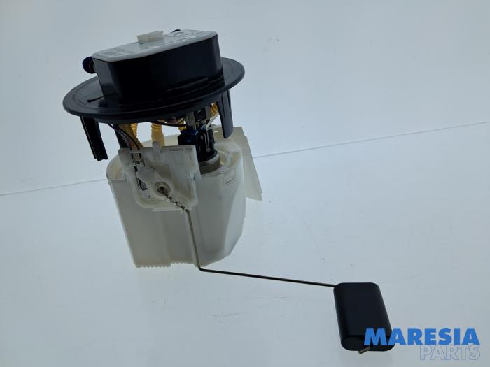 Gebruikte Tank element Pomp Opel Vivaro Combi 2.0 CDTI 180 Prijs € 60,49 Inclusief btw aangeboden door Maresia Parts