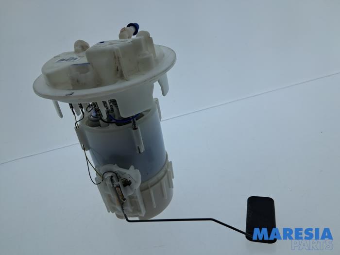 Gebruikte Tank element Pomp Peugeot 208 I (CA/CC/CK/CL) 1.0 Vti 12V PureTech Prijs € 25,00 Margeregeling aangeboden door Maresia Parts