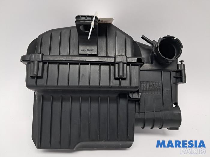 Gebruikte Luchtfilterhuis Peugeot 208 I (CA/CC/CK/CL) 1.0 Vti 12V PureTech Prijs € 20,00 Margeregeling aangeboden door Maresia Parts