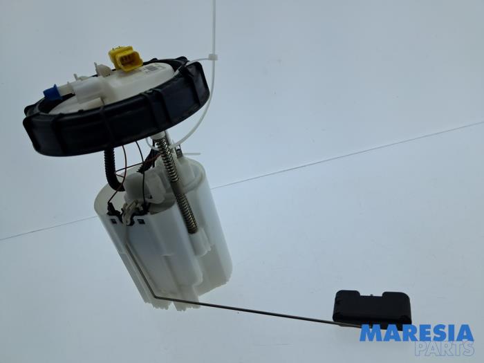Gebruikte Tank element Pomp Renault Megane III CC (EZ) 1.4 16V TCe 130 Prijs € 75,00 Margeregeling aangeboden door Maresia Parts