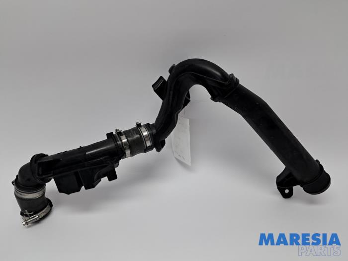 Gebruikte Intercooler Buis Opel Vivaro Combi 2.0 CDTI 180 Prijs € 36,30 Inclusief btw aangeboden door Maresia Parts