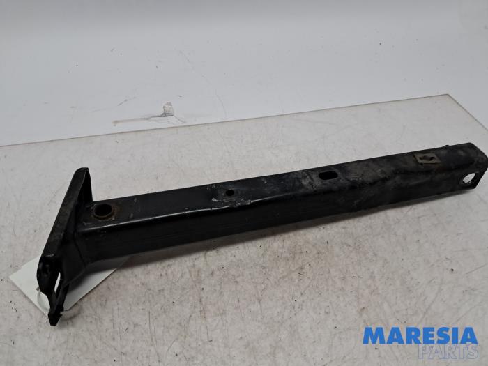Gebruikte Frontdeel steun Peugeot 207 CC (WB) 1.6 16V Prijs € 25,00 Margeregeling aangeboden door Maresia Parts