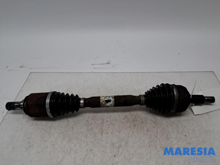 Gebruikte Aandrijfas links-voor Renault Captur I (2R) 1.2 TCE 16V EDC Prijs € 74,95 Margeregeling aangeboden door Maresia Parts