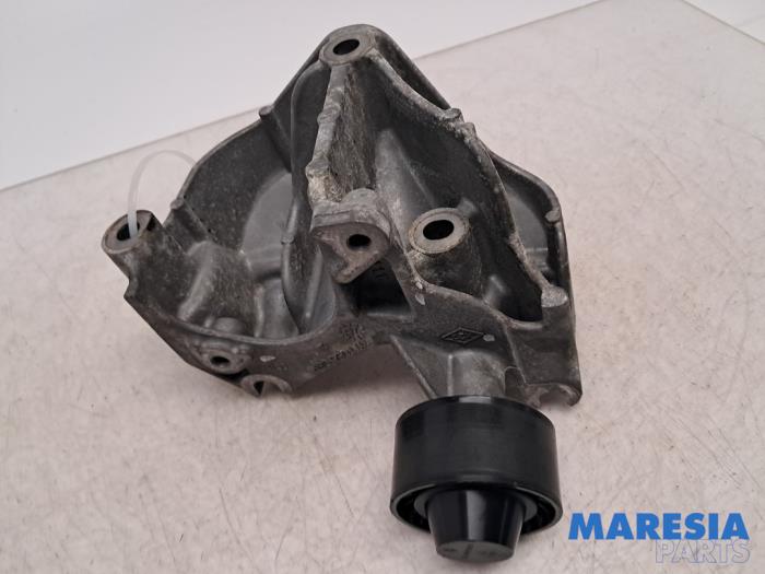 Gebruikte Dynamosteun boven Renault Trafic (1FL/2FL/3FL/4FL) 1.6 dCi 95 Prijs € 42,35 Inclusief btw aangeboden door Maresia Parts