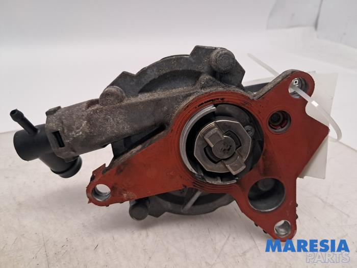 Gebruikte Vacuumpomp (Diesel) Renault Trafic (1FL/2FL/3FL/4FL) 1.6 dCi 95 Prijs € 48,34 Inclusief btw aangeboden door Maresia Parts