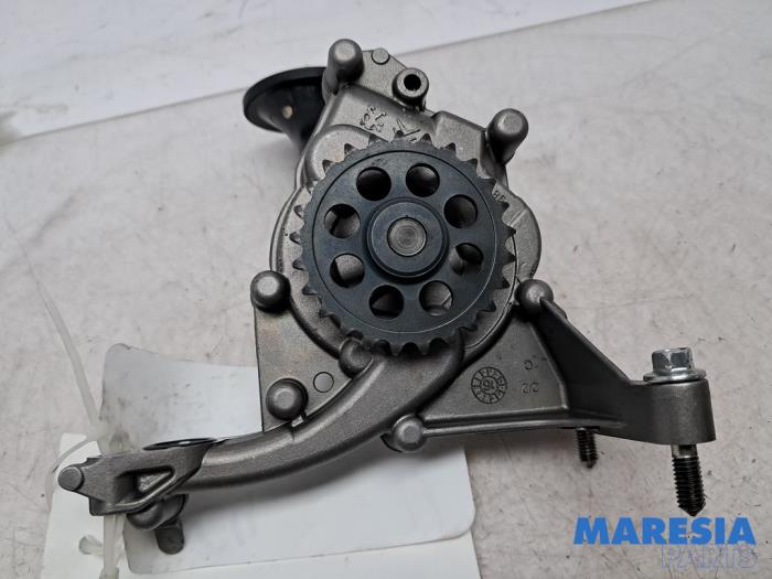 Gebruikte Oliepomp Citroen C4 Cactus (0B/0P) 1.2 PureTech 82 12V Prijs € 89,95 Margeregeling aangeboden door Maresia Parts