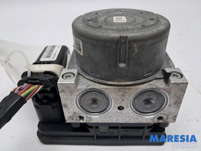 Gebruikte ABS Pomp Citroen C4 Cactus (0B/0P) 1.6 Blue Hdi 100 Prijs € 131,25 Margeregeling aangeboden door Maresia Parts