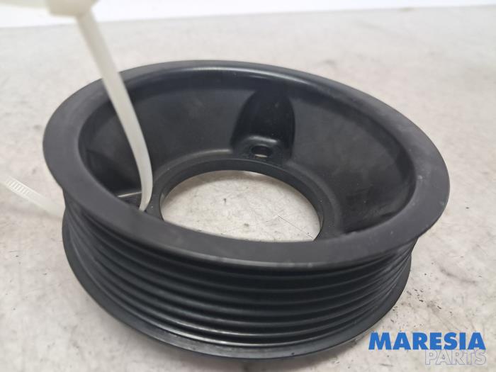 Gebruikte Poelie Waterpomp Renault Trafic (1FL/2FL/3FL/4FL) 1.6 dCi 125 Twin Turbo Prijs € 35,70 Inclusief btw aangeboden door Maresia Parts