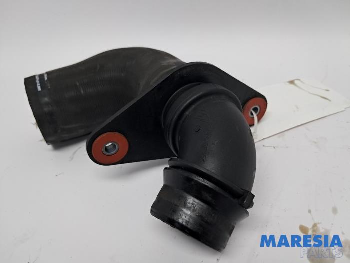 Gebruikte Intercooler Buis Alfa Romeo Giulietta (940) 1.4 TB 16V MultiAir Prijs € 29,99 Margeregeling aangeboden door Maresia Parts