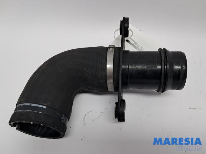 Gebruikte Intercooler Buis Alfa Romeo Giulietta (940) 1.4 TB 16V MultiAir Prijs € 29,99 Margeregeling aangeboden door Maresia Parts