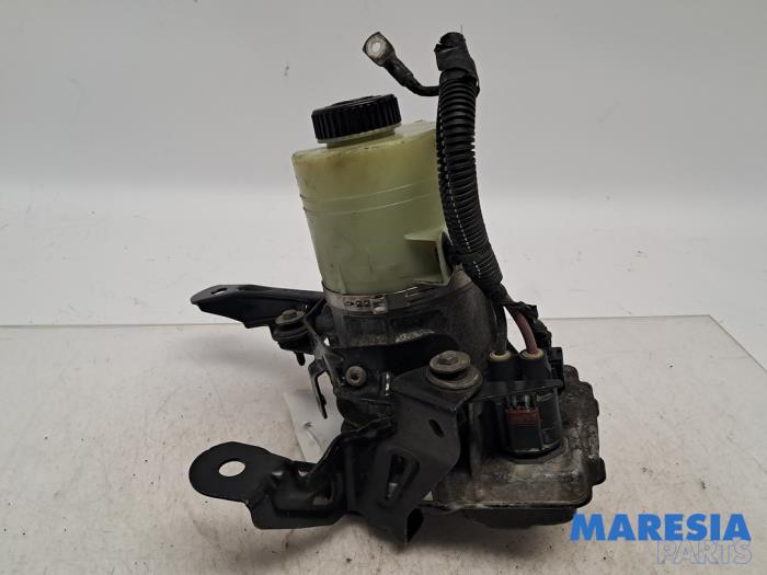 Gebruikte Servopomp Renault Trafic (1FL/2FL/3FL/4FL) 1.6 dCi 95 Prijs € 302,49 Inclusief btw aangeboden door Maresia Parts