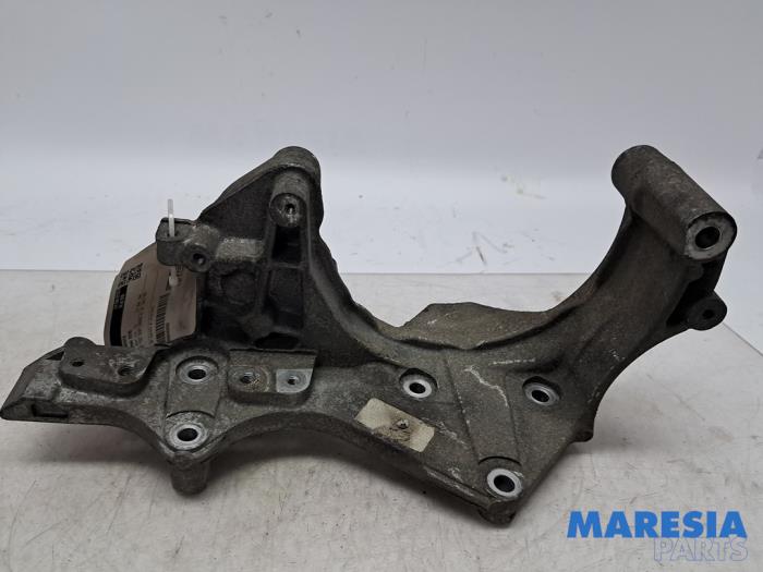 Gebruikte Dynamosteun boven Fiat Ducato (250) 2.3 D 150 Multijet Prijs € 42,35 Inclusief btw aangeboden door Maresia Parts