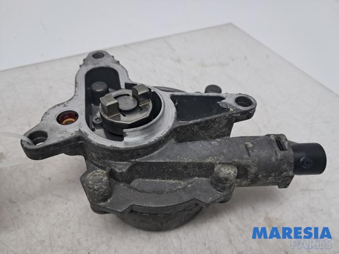 Gebruikte Vacuumpomp (Diesel) Renault Trafic (1FL/2FL/3FL/4FL) 1.6 dCi 95 Prijs € 48,34 Inclusief btw aangeboden door Maresia Parts