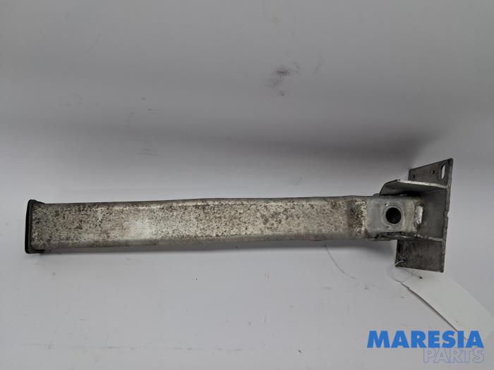Gebruikte Frontdeel steun Peugeot 308 CC (4B) 1.6 16V THP 155 Prijs € 35,00 Margeregeling aangeboden door Maresia Parts