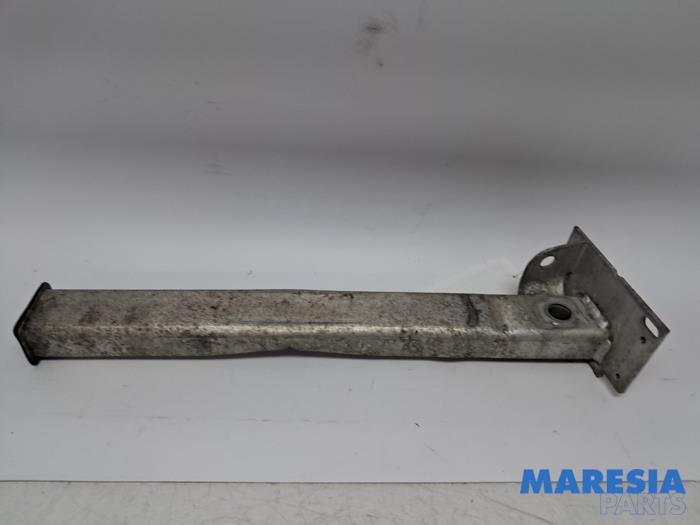 Gebruikte Frontdeel steun Peugeot 308 CC (4B) 1.6 16V THP 155 Prijs € 35,00 Margeregeling aangeboden door Maresia Parts
