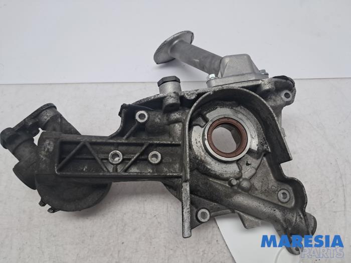 Gebruikte Oliepomp Alfa Romeo GT (937) 1.9 JTD 16V Multijet Prijs € 89,99 Margeregeling aangeboden door Maresia Parts