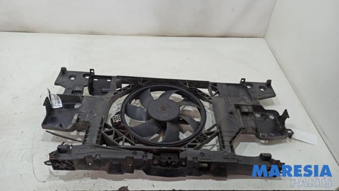 Gebruikte Frontpaneel Renault Megane III Grandtour (KZ) 1.2 16V TCE 115 Prijs € 85,00 Margeregeling aangeboden door Maresia Parts