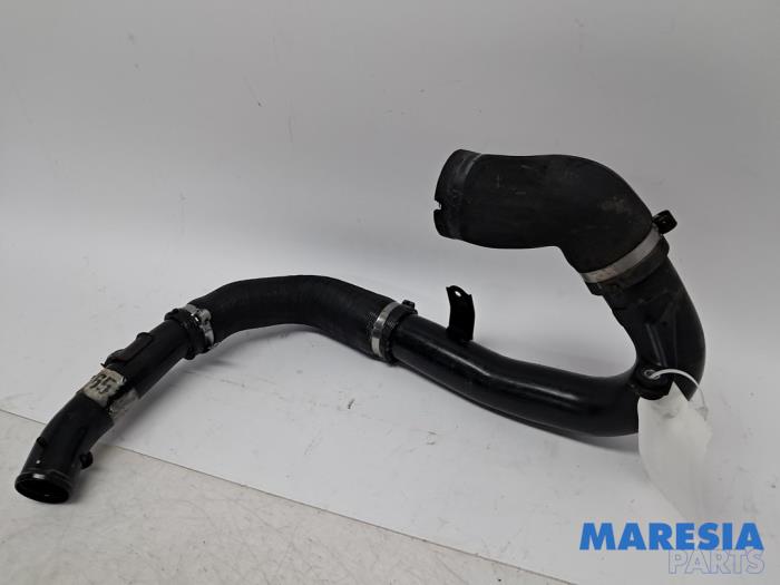 Gebruikte Intercooler Buis Alfa Romeo MiTo (955) 1.4 Turbo Multi Air 16V Quadrifoglio Verde Prijs € 39,95 Margeregeling aangeboden door Maresia Parts