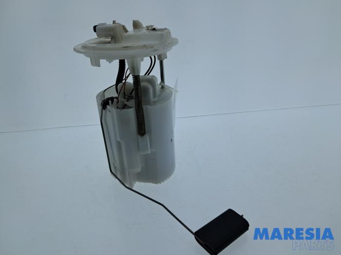 Gebruikte Tank element Pomp Renault Megane III Grandtour (KZ) 1.2 16V TCE 115 Prijs € 50,00 Margeregeling aangeboden door Maresia Parts